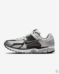 کتونی نایک Nike Zoom Vomero 5 اورجینال