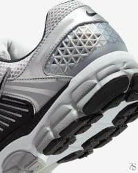 کتونی نایک Nike Zoom Vomero 5 اورجینال