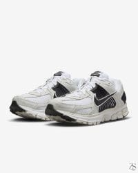 کتونی نایک Nike Zoom Vomero 5 اورجینال