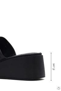 دمپایی راحتی زنانه چرمی مشکی با چاپ برجسته دری مد