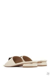 دمپایی زنانه چرم کرم با تزئینات دری مد