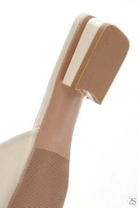 دمپایی زنانه چرم کرم با تزئینات دری مد