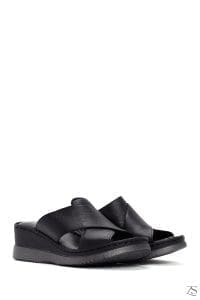 دمپایی زنانه چرمی مشکی با کف ضخیم راحتی دری مد