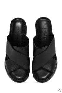 دمپایی زنانه چرمی مشکی با کف ضخیم راحتی دری مد