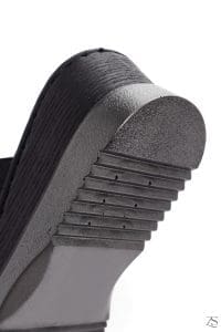 دمپایی زنانه چرمی مشکی با کف ضخیم راحتی دری مد