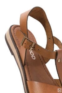 صندل زنانه چرمی قهوه‌ای روشن بندی مدل بدروم دری مد