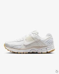 کتونی نایک Nike Zoom Vomero 5 اورجینال