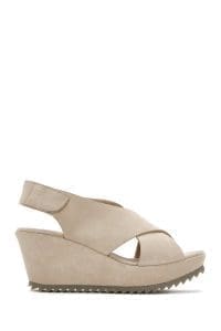 صندل زنانه بژ چرم و جیر لژدار پشت‌باز بنددار دری مد