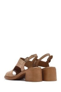 صندل زنانه شتری بندی پاشنه‌بلند ضخیم چرمی دری مد