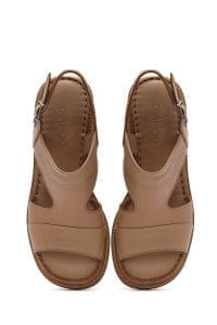 صندل زنانه شتری بندی پاشنه‌بلند ضخیم چرمی دری مد