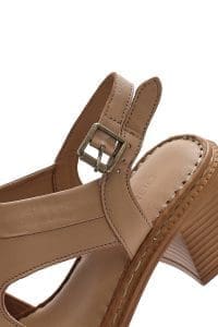 صندل زنانه شتری بندی پاشنه‌بلند ضخیم چرمی دری مد