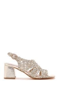 صندل زنانه طلایی بافت‌دار متالیک پاشنه کوتاه ضخیم دری مد