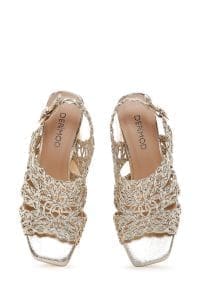 صندل زنانه طلایی بافت‌دار متالیک پاشنه کوتاه ضخیم دری مد