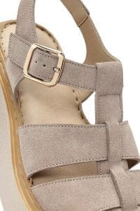 صندل زنانه طوسی چرم جیر بنددار تخت ضخیم راحتی دری مد