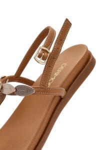 صندل زنانه قهوه‌ای روشن چرم انگشتی بنددار پشت باز دری مد