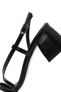 صندل زنانه مشکی بنددار پاشنه‌ضخیم کوتاه دری مد