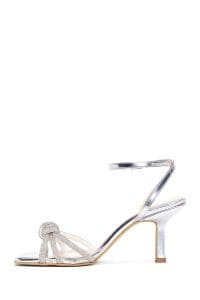 صندل زنانه نقره‌ای بندی سگک‌دار نگین‌دار پاشنه نازک دری مد