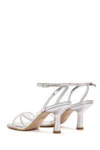 صندل زنانه نقره‌ای بندی نگین‌دار پاشنه نازک دری مد