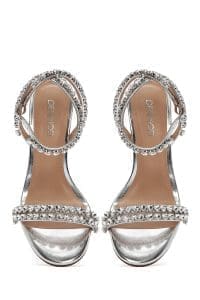 صندل زنانه نقره‌ای نگین‌دار پاشنه‌نازک بنددار دری مد