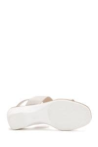 صندل زنانه چرمی بژ پاشنه یکسره دری مد