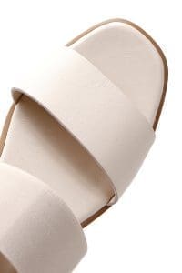 صندل زنانه چرمی بژ پاشنه یکسره دری مد