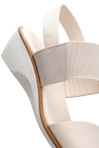 صندل زنانه چرمی بژ پاشنه یکسره دری مد