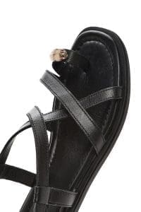 صندل زنانه چرمی مشکی سگک‌دار از مچ دری مد