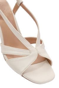 صندل زنانه کرم بنددار پاشنه ضخیم دری مد