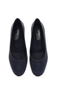 کفش زنانه سرمه‌ای چرم پاشنه‌ضخیم کوتاه دری مد