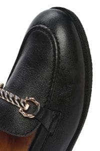 کفش لوفر زنانه چرم مشکی سگک‌دار دری مد