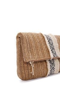 کیف دستی زنانه حصیری قهوه‌ای مینی با بند زنجیری بلند دری مد