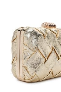 کیف دستی زنانه مجلسی طلایی مینی بافت‌دار با بند زنجیری بلند دری مد