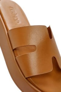 دمپایی زنانه قهوه‌ای روشن با کف ضخیم دری مد