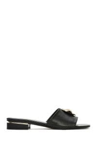 دمپایی زنانه چرم مشکی با تزئینات دری مد