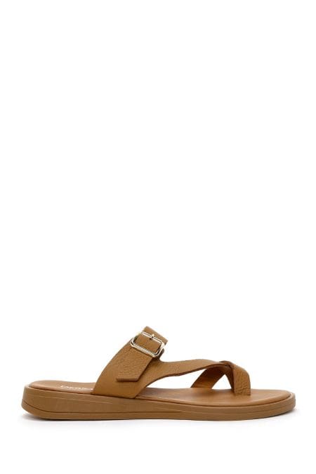 دمپایی زنانه چرمی قهوه‌ای روشن لاانگشتی دری مد