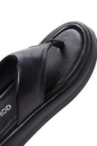 دمپایی زنانه چرمی مشکی انگشتی دری مد