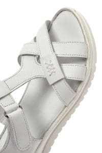 صندل زنانه سفید بندی چرمی راحتی دری مد