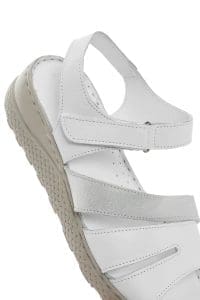 صندل زنانه سفید چرم بندی راحتی دری مد