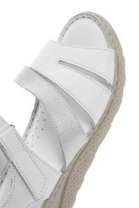 صندل زنانه سفید چرم بندی راحتی دری مد