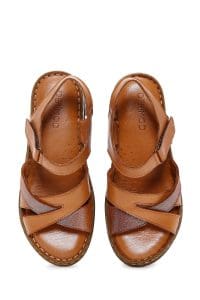 صندل زنانه عسلی بندی چرمی راحتی دری مد