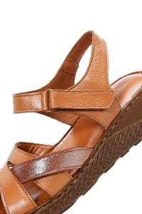 صندل زنانه عسلی بندی چرمی راحتی دری مد