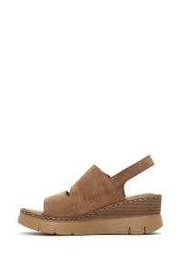 صندل زنانه قهوه‌ای روشن جیر بنددار لژدار راحتی دری مد