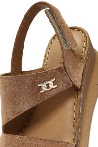 صندل زنانه قهوه‌ای روشن جیر بنددار لژدار راحتی دری مد