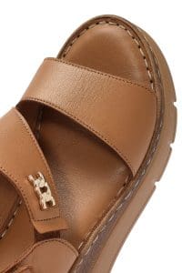 صندل زنانه قهوه‌ای روشن چرم بنددار لژدار راحتی دری مد