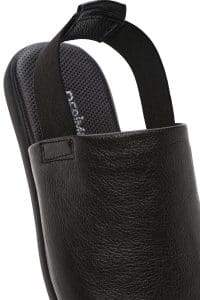 صندل زنانه مشکی چرم بند کشی پشت باز دری مد