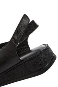 صندل زنانه مشکی چرم تخت ضخیم راحتی دری مد