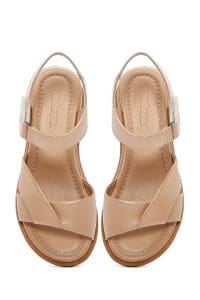 صندل زنانه چرمی بژ بندی دری مد