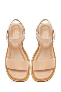 صندل زنانه چرمی بژ سگک‌دار از مچ دری مد