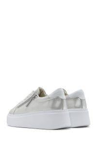 کتونی زنانه نقره ای با زیره ضخیم و زیپ کناری چرم دری مد