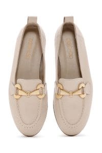 کفش لوفر زنانه چرم بژ سگک‌دار دری مد